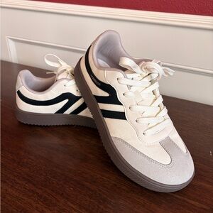 Hobibear Lily Barefoot Sneaker | EU 40 / 9 | Black & White